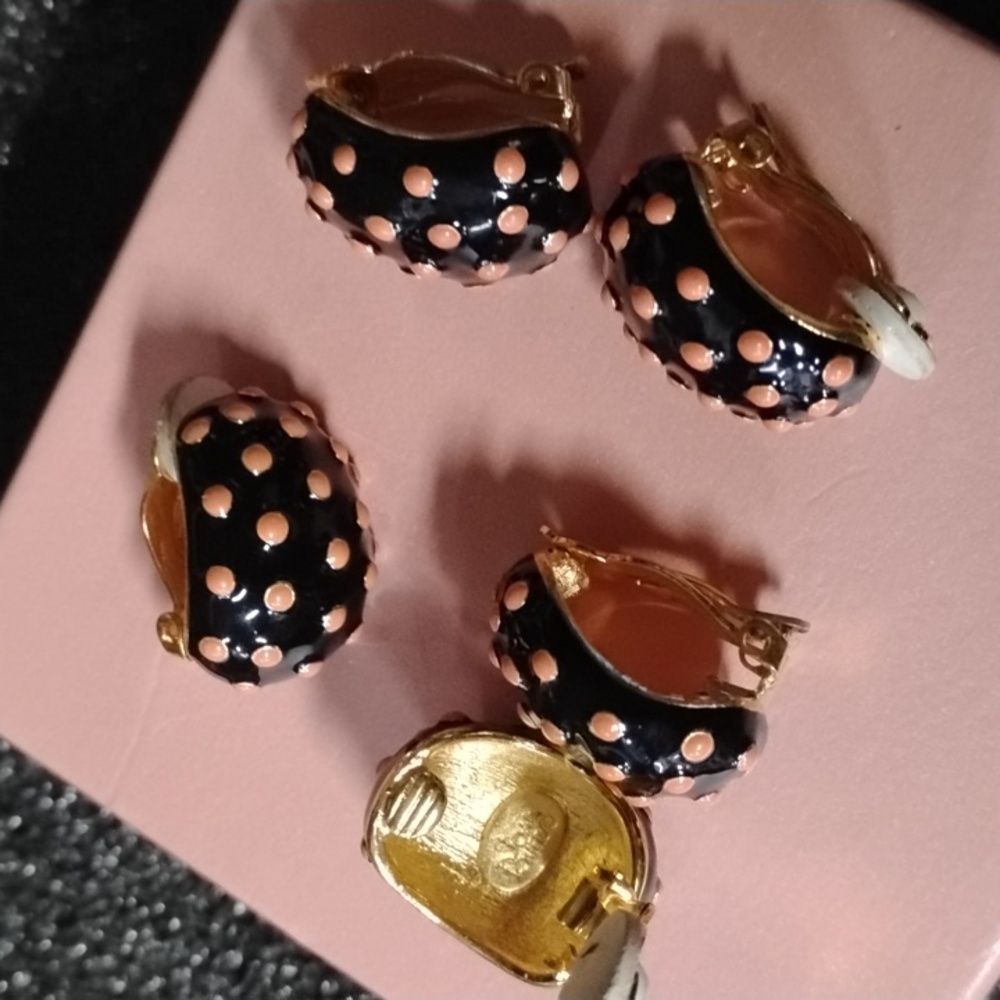 Joan Rivers Clip On Earrings - Picture 4 of 4
